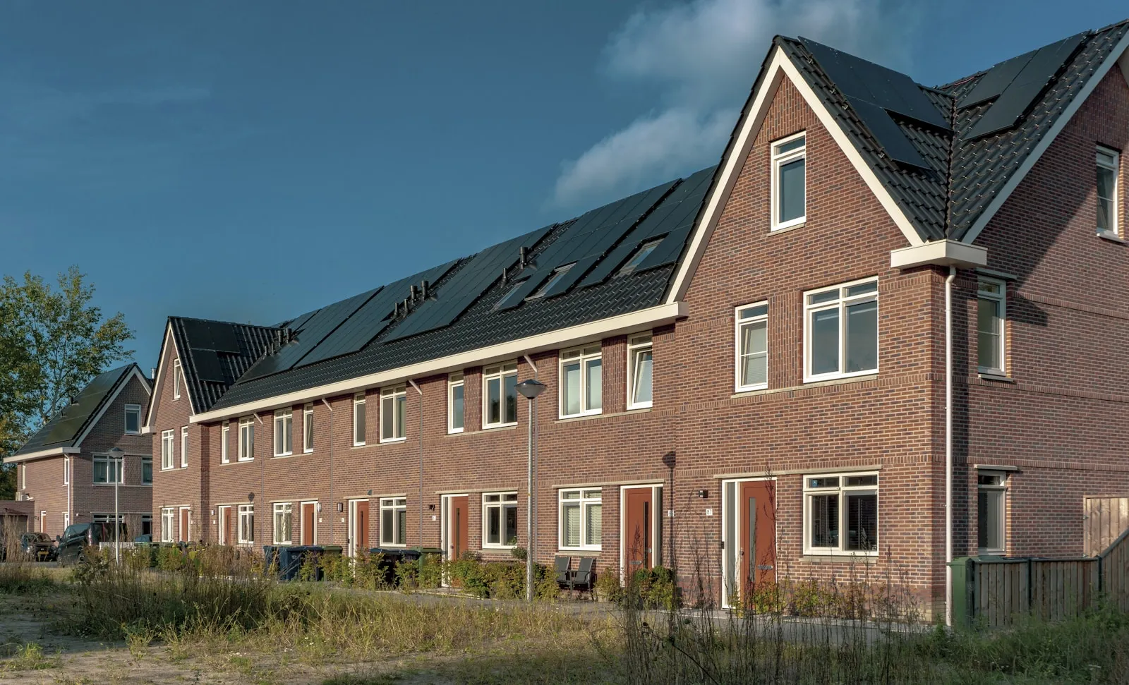 Zonnepanelen Huren of Kopen in 2026: Wat Loont?