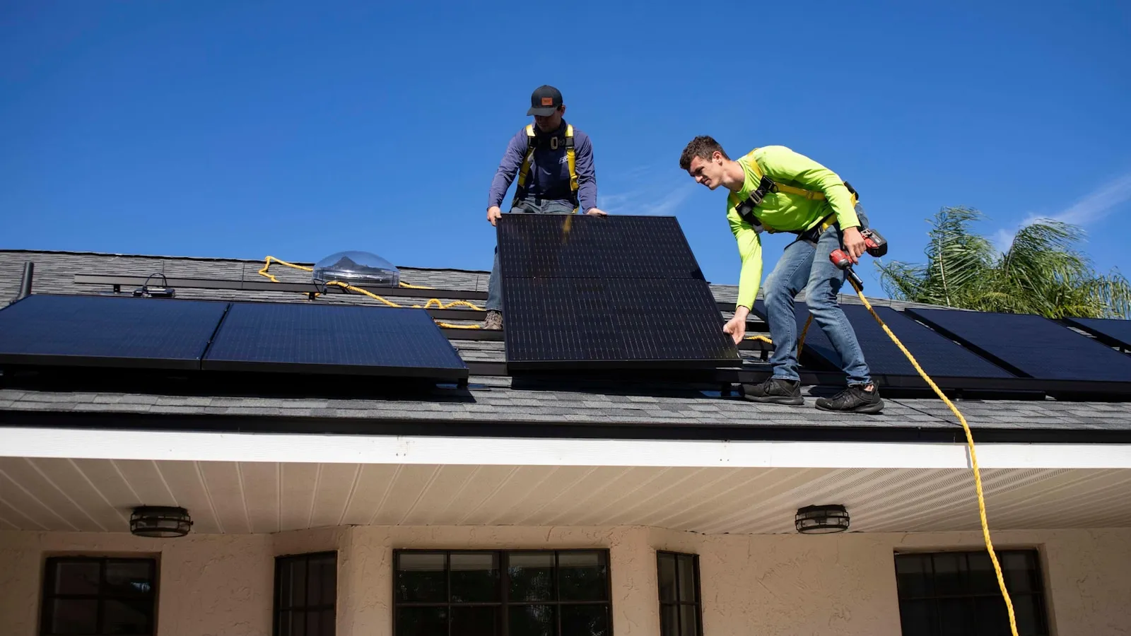 Zonnepanelen Laadpaal Combinatie: Kosten & Strategie
