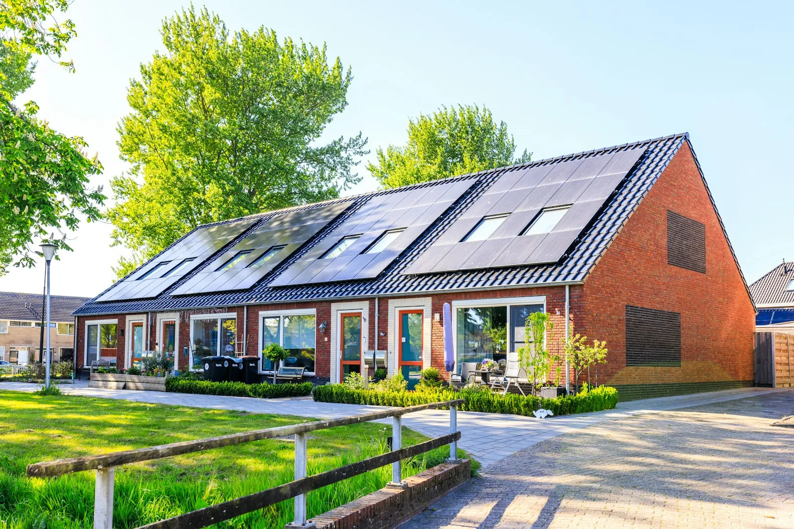 Zonnepanelen op een Monumentale Woning: Vergunning &