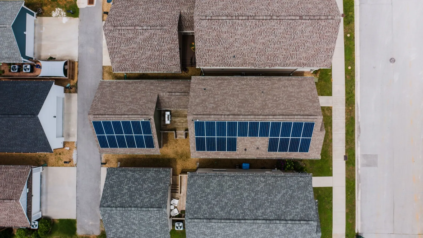 Zonnepanelen Noord Dak: Opbrengst & Kosten 2026